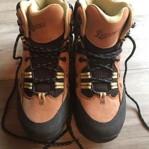 Danner CloudCap Gore-Tex 6” Hiker, worn once